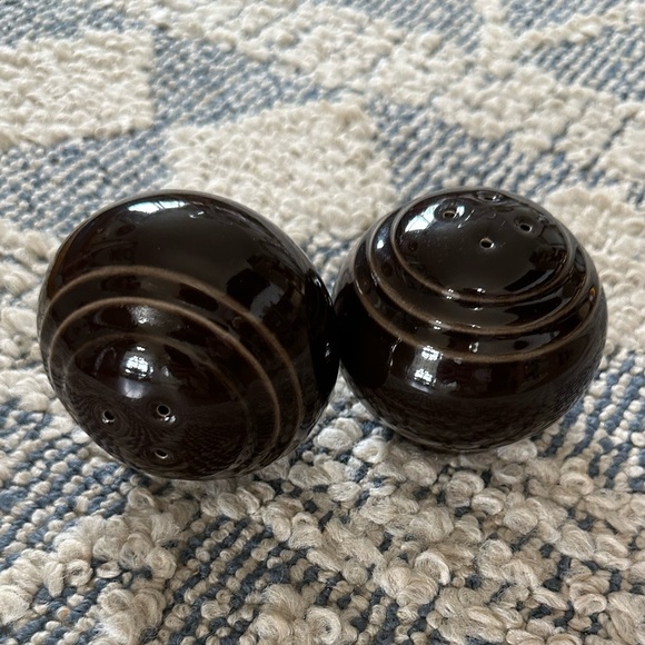 Vintage Dark Brown Ceramic Salt and Pepper Shaker Set - Picture 4 of 16